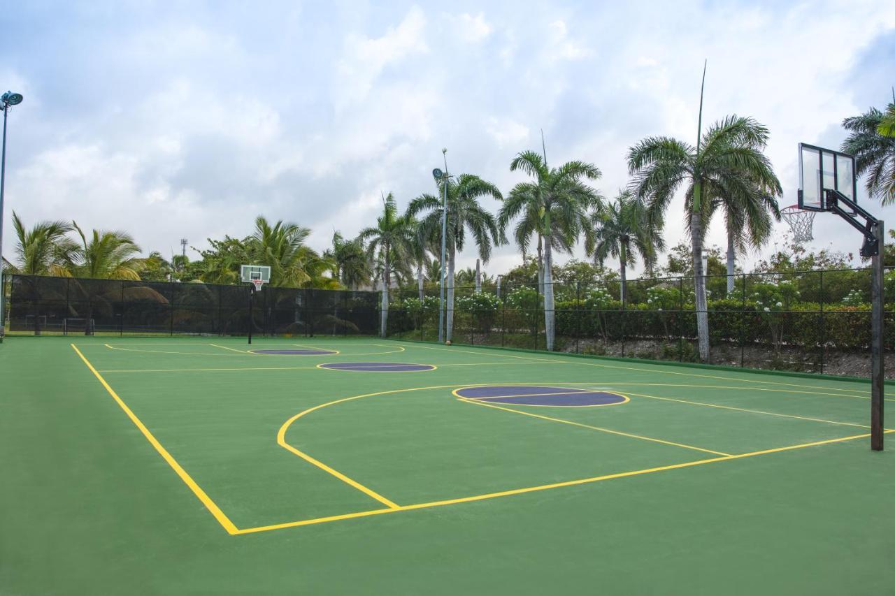 Majestic Colonial Punta Cana (Adults Only) Eksteriør bilde Basketball court