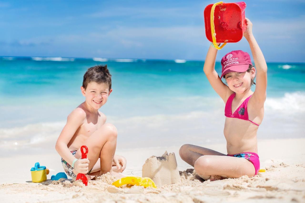 Majestic Colonial Punta Cana (Adults Only) Eksteriør bilde Children playing on the beach