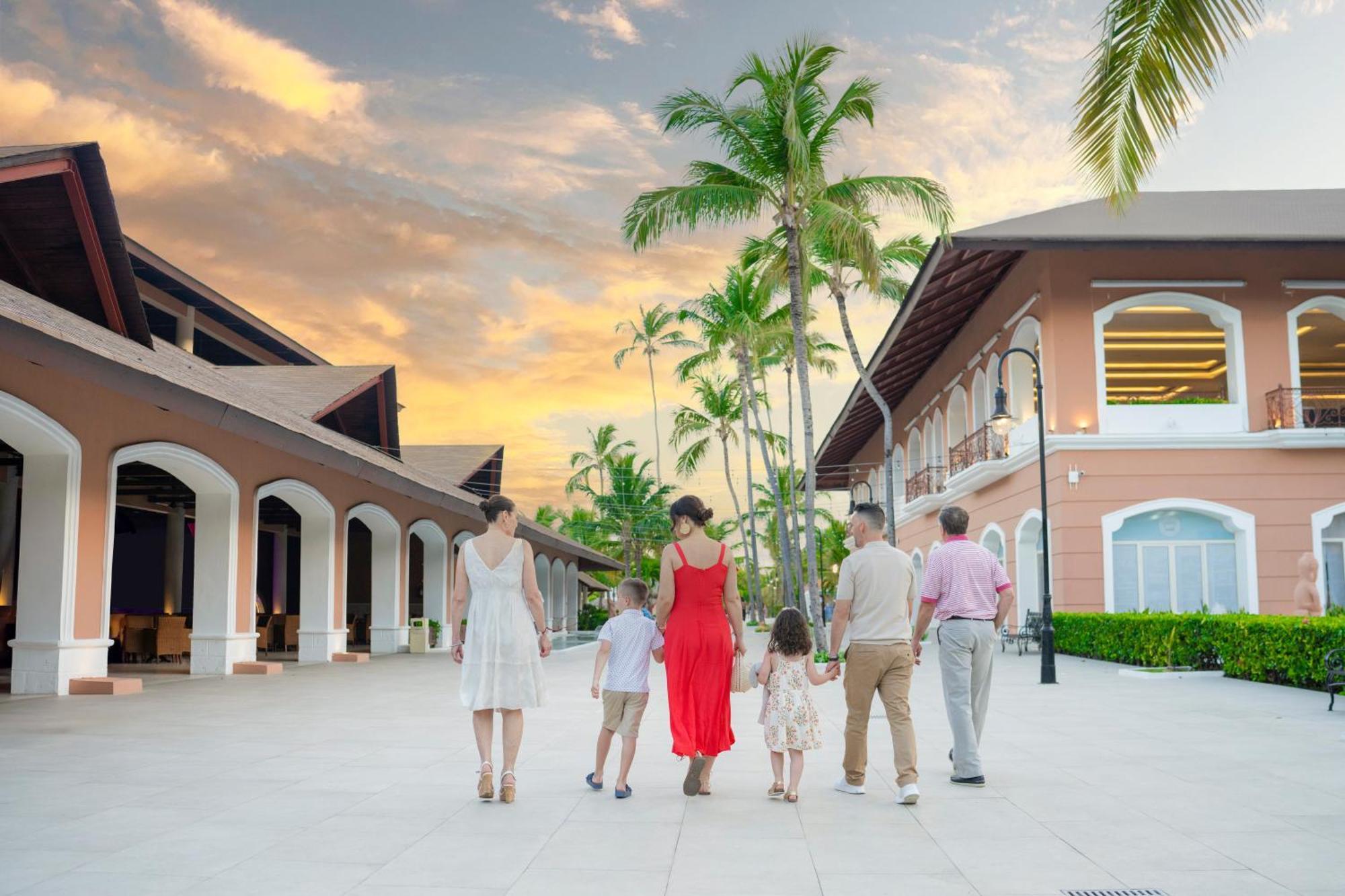 Majestic Colonial Punta Cana (Adults Only) Eksteriør bilde The Village at Atlantis Paradise Island