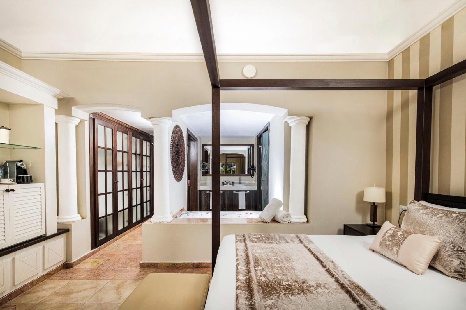 Majestic Colonial Punta Cana (Adults Only) Eksteriør bilde A bedroom at the hotel