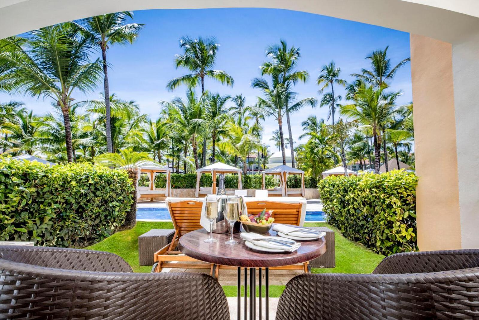 Majestic Colonial Punta Cana (Adults Only) Eksteriør bilde View of the pool from a suite